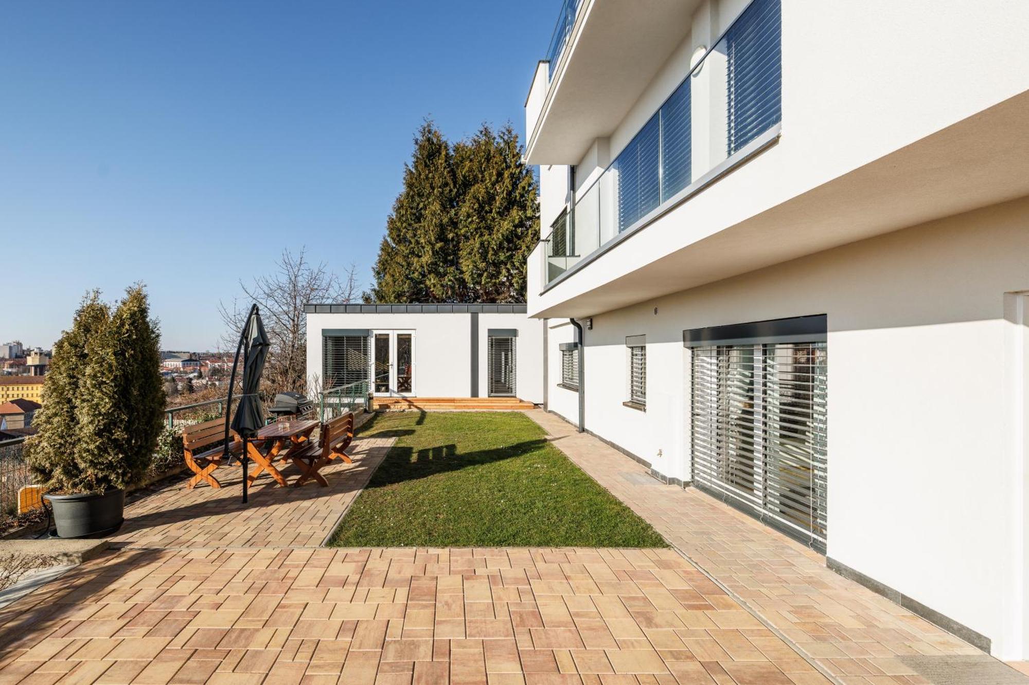 Airport Luxury Apartment & Spa Praga Zewnętrze zdjęcie