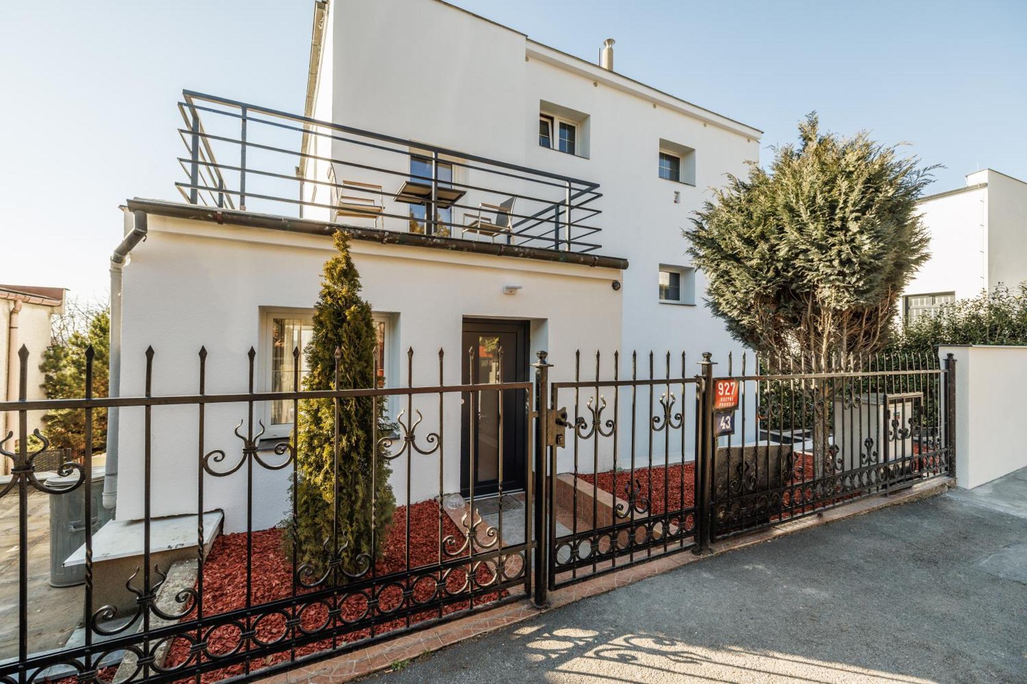 Airport Luxury Apartment & Spa Praga Zewnętrze zdjęcie