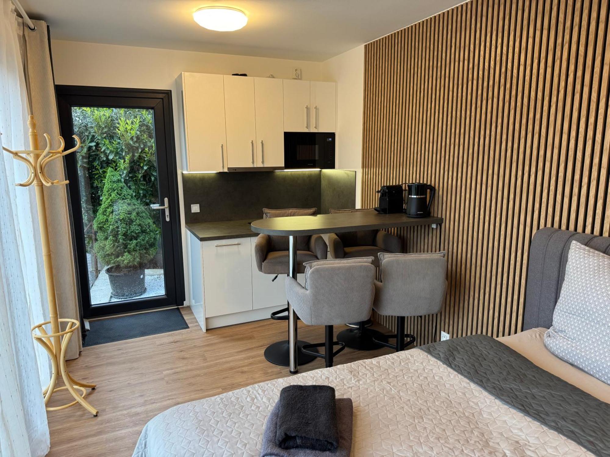 Airport Luxury Apartment & Spa Praga Zewnętrze zdjęcie